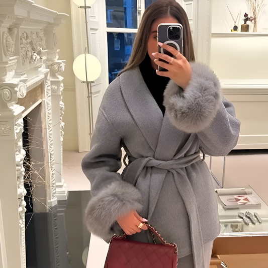 Manteau court Maé en fausse fourrure